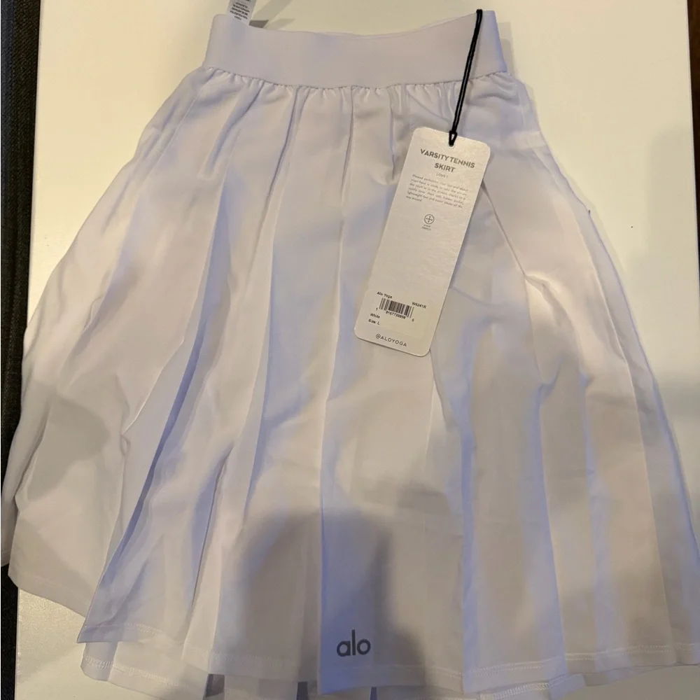 ALO Yoga Women's Classic White Skater Skirt